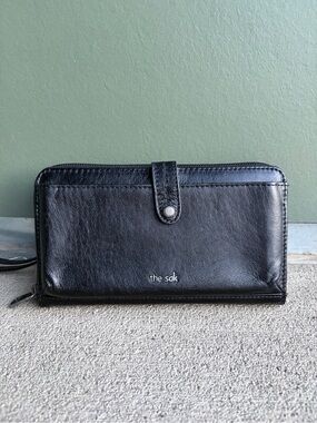 The Sak Black Leather Wristlet Crossbody Wallet Phone Pocket